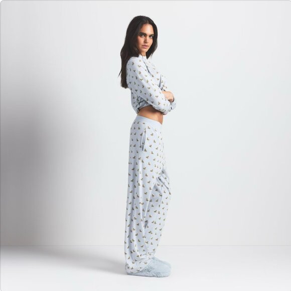 SKIMS LONG SLEEVE T-SHIRT AND PANT SET, DEER, NEW WITH TAGS, SOLD OUT ONLINE 3X! - Picture 5 of 11